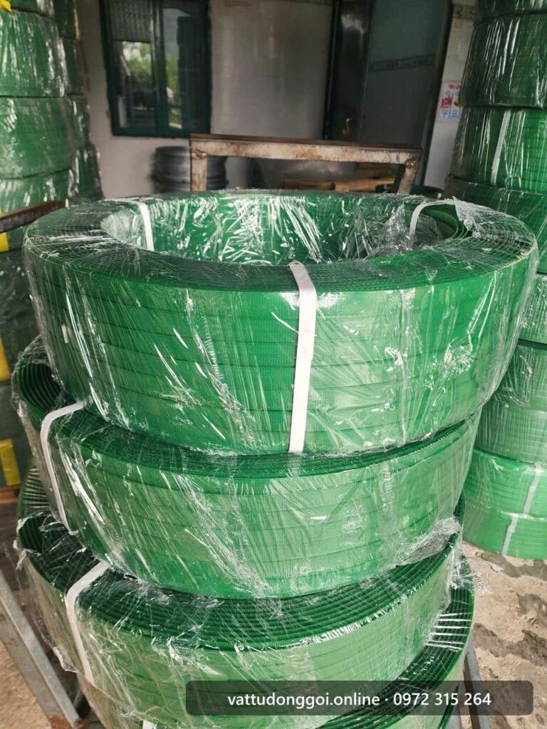 Cuộn dây đai PET xanh bọc màng co - Đỉnh Phong 68