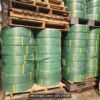 Cuộn dây đai PET 16mm màu xanh xếp trên pallet gỗ trong kho