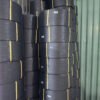 Cuộn dây đai nhựa PP màu đen buộc dây vàng xếp cao trong container