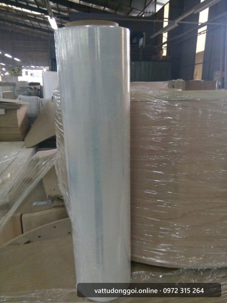 Cuộn màng PE quấn pallet giao Bình Phước - Đỉnh Phong 68