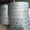 Đai thép 19mm xếp chồng trong kho, quy cách và khối lượng ghi tay trên cuộn