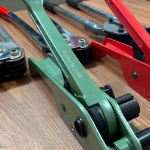 Dụng cụ tăng dây đai cầm tay cận cảnh, dùng căng đai nhựa khổ nhỏ đến bản lớn